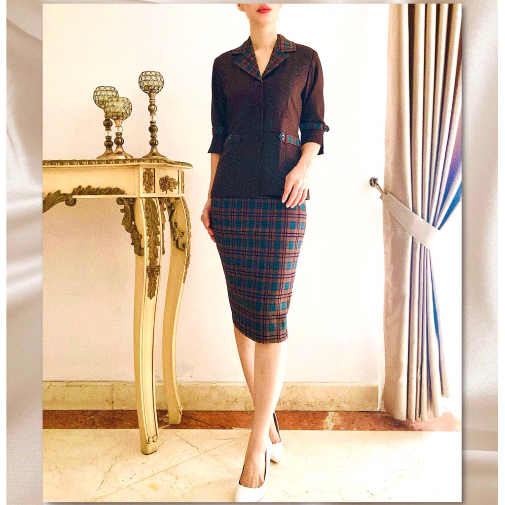 Stelan blazer wanita dengan rok. One set Jas Blazer Wanita dan Rok Pendek. Setelan Blazer dan Rok Sp