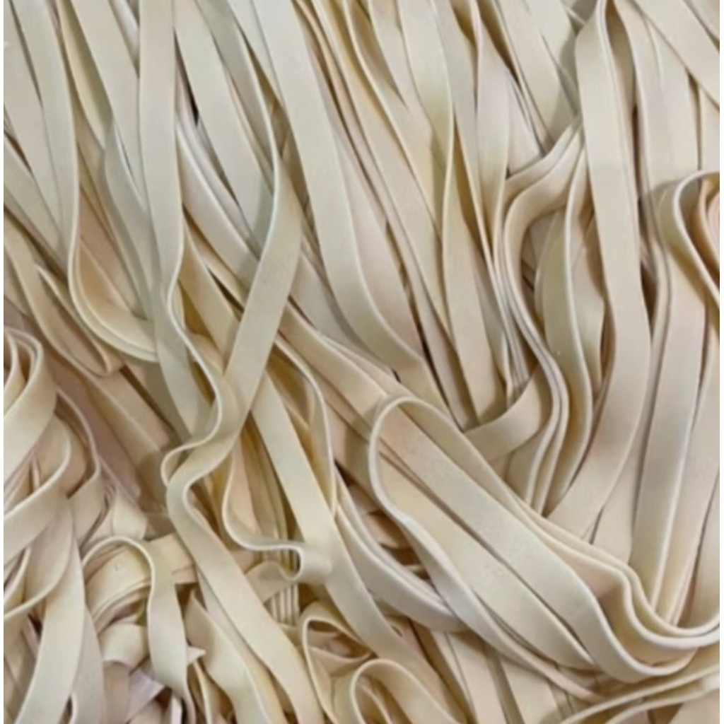 

Mie mentah lebar berkualitas