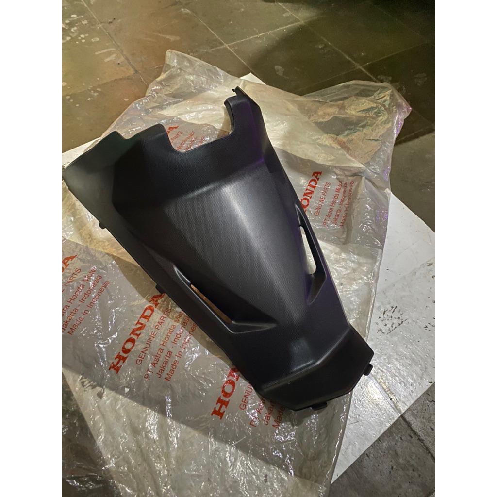 80151-kzr-600zd cover center cover mesin honda vario 125 lama old original baru AHM