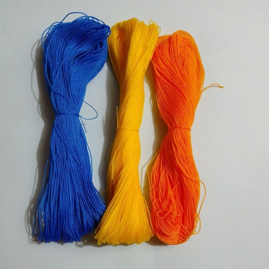 

Tali tampar TALI LAYANGAN 1,5 mm. panjang ±80meter. harga per ikat