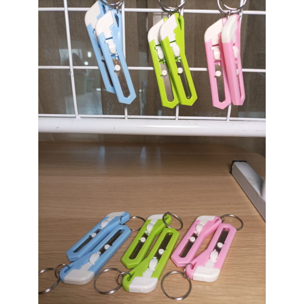 

Cutter Mini/Gantungan kunci cutter/Silet kecil (2pcs)