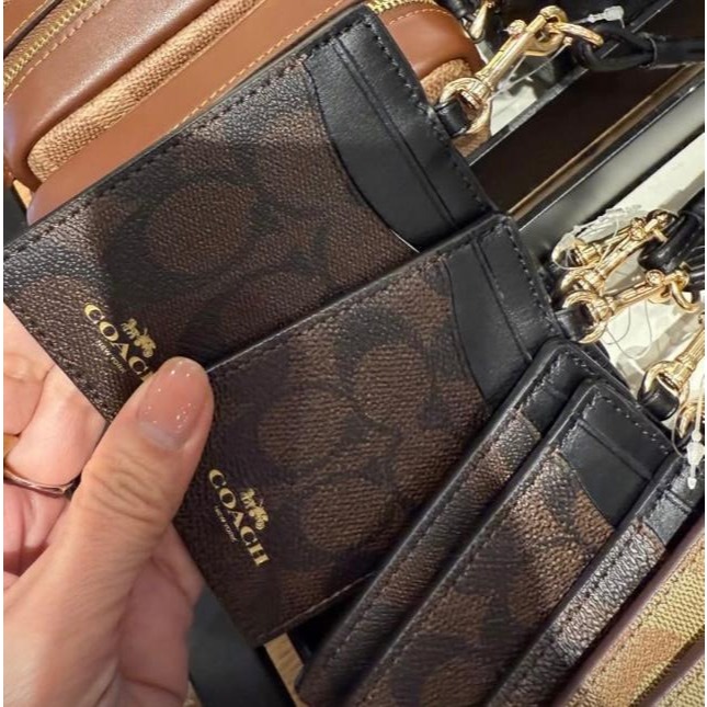 

Coach Lanyard Signature : Dark Mahogany