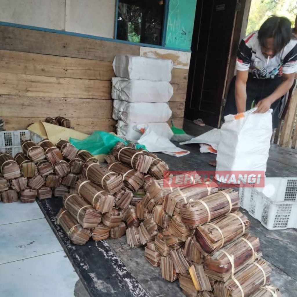 

Gula Aren Air Nira Kawung Asli Organik Bungkus Daun Kering Kiloan