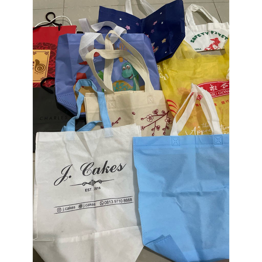 

Tas Tenteng / Paperbag Preloved