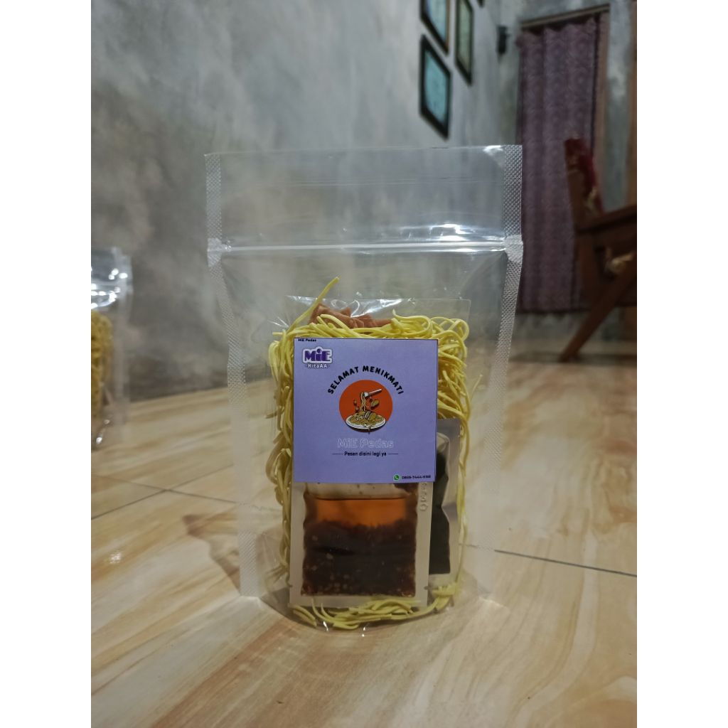 

Mie pedas pangsit (Frozen)