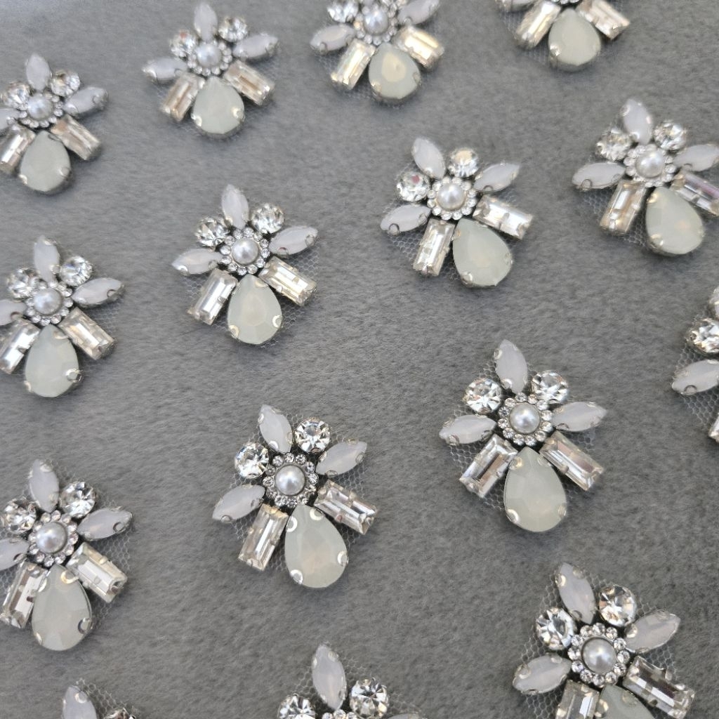 PAYET RANGKAI DIAMOND 3D TABUR DADA PUTIH DOVE 110