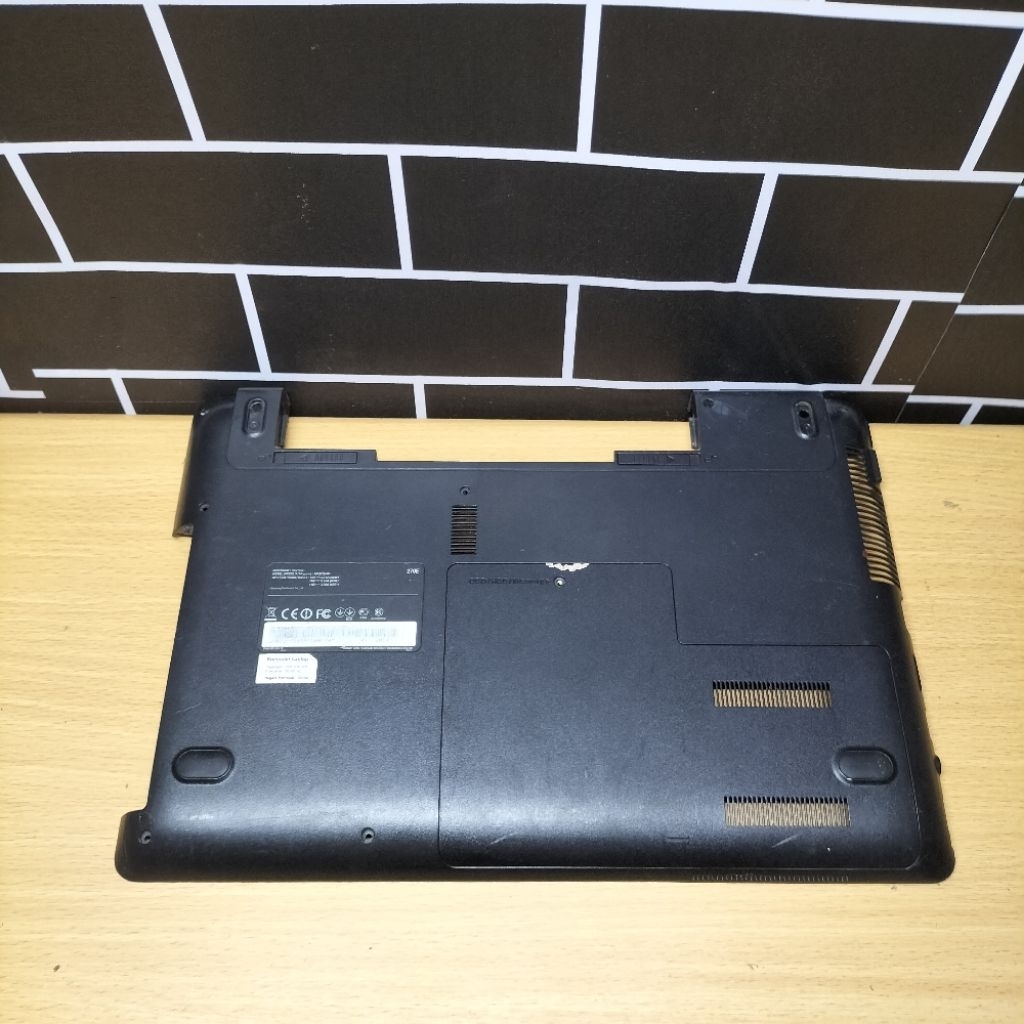 Kesing Case Casing Bottom Bawah Laptop Samsung 270 275 NP270 275