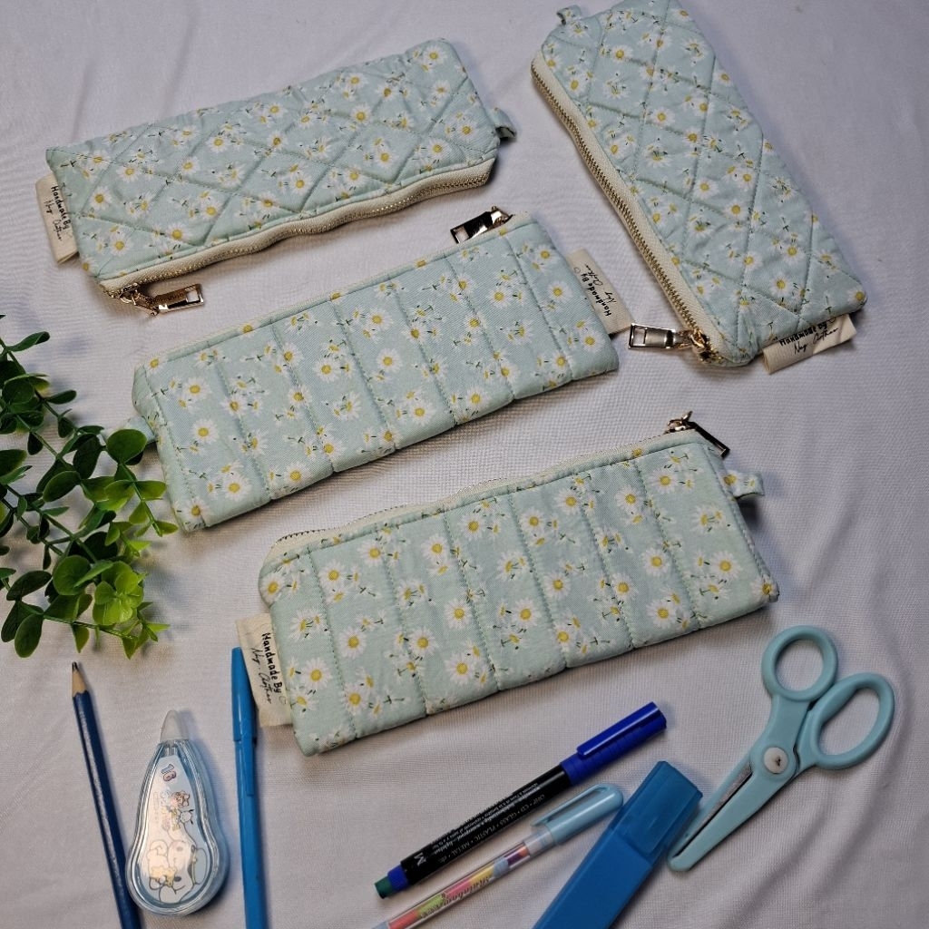 

Tempat Pensil Murah/ Tempat Pinsil Murah/ Kotak Pensil Murah / Kotak Pinsil Murah/ Pouch Serba Guna / Tempat Pensil Estetik / Tempat Pinsil Estetik