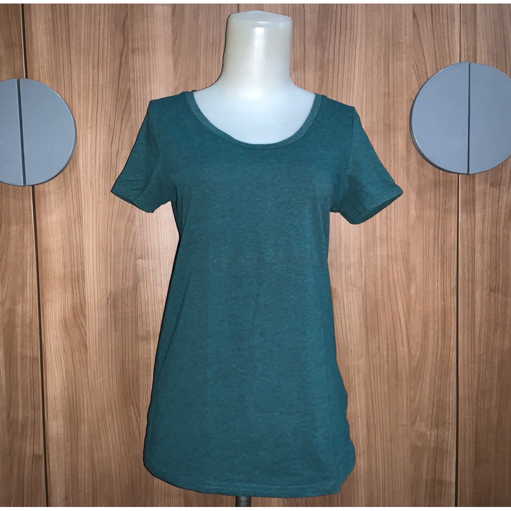 Kaos Polos Wanita hnm - Preloved