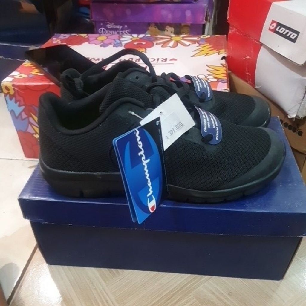 Sepatu champion 179239