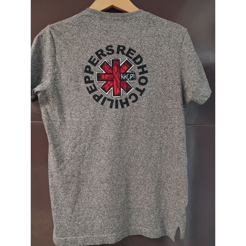 kaos tebal RhcP Global Uniqlo