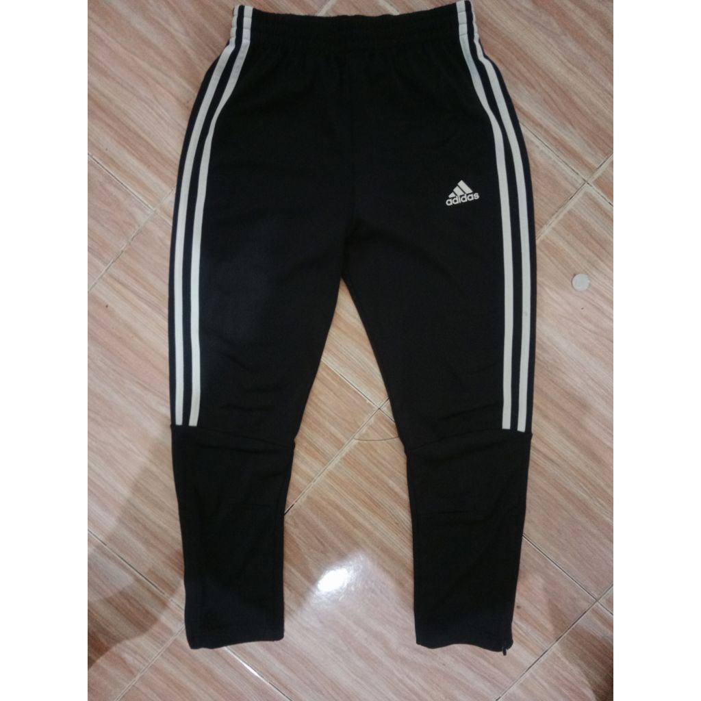 CELANA TRAINING ADIDAS