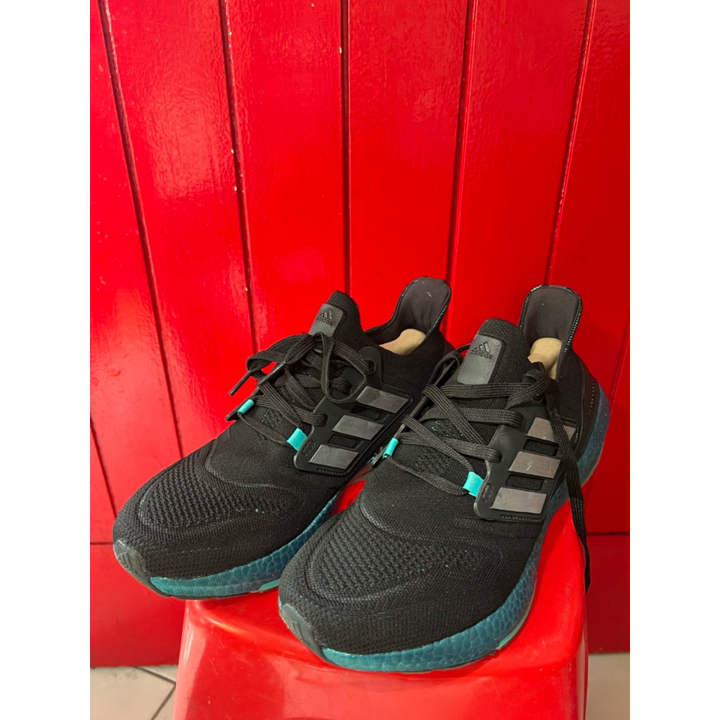 Preloved Sepatu Adidas Ultraboost 22 Core Ori