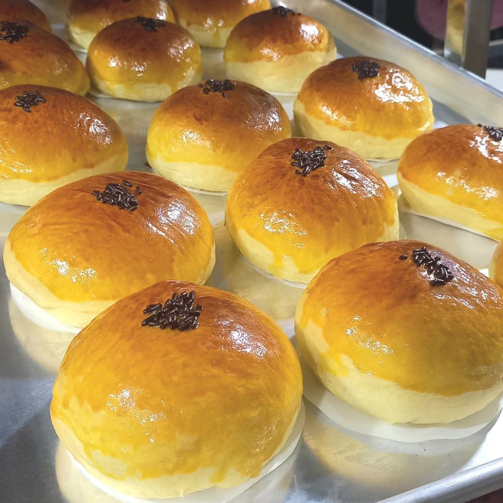 

Roti Homemade Fresh From The Oven Isi Cokelat Chocolate Selai Nanas Kaya Pineapple Jam Spread Keju Cheese Pisang Banana Premium Berkualitas Tekstur Lembut Empuk Enak Lezat Hangat Cemilan Untuk Sarapan