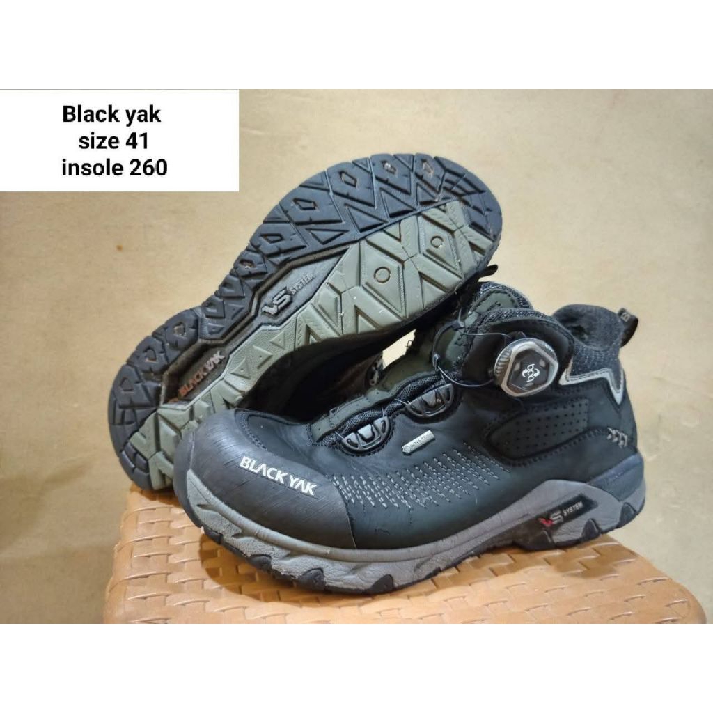 sepatu outdoor thrifting size 41