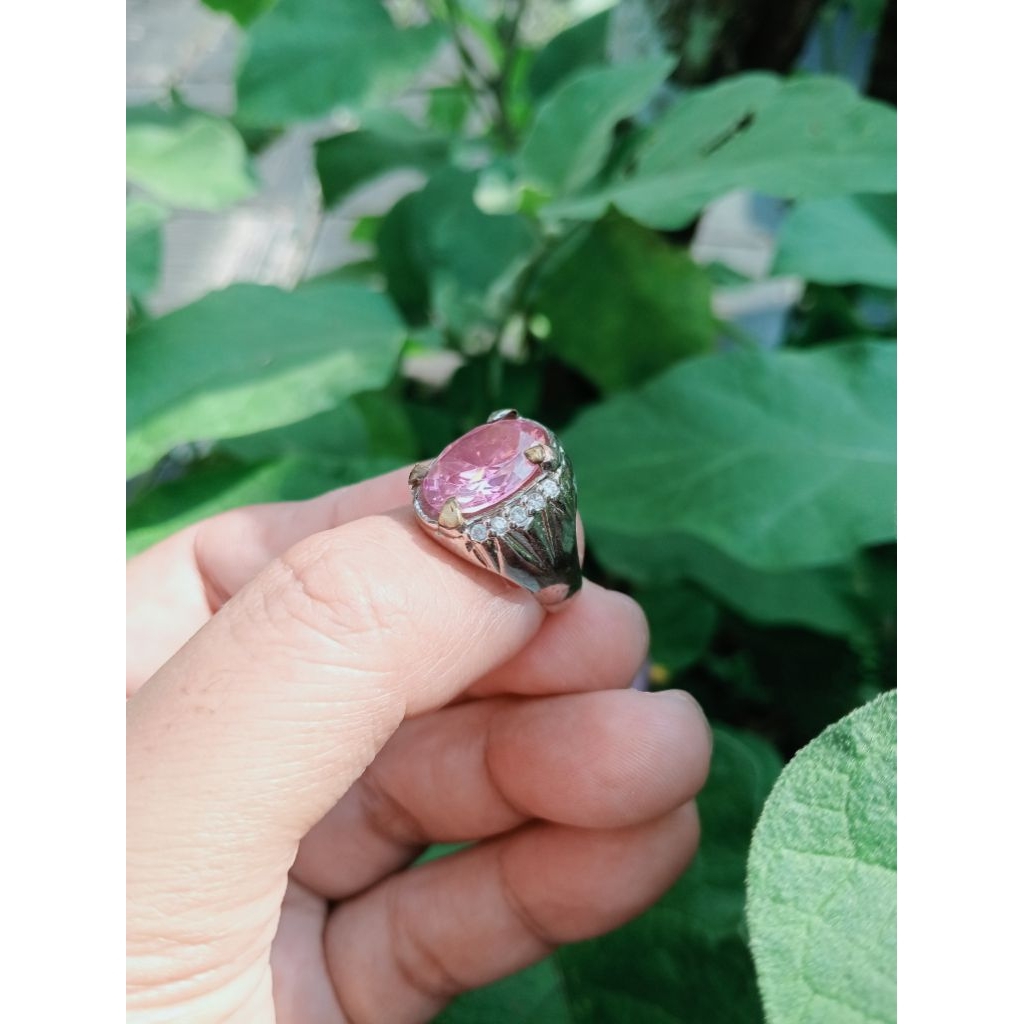 Batu pink topas cutting