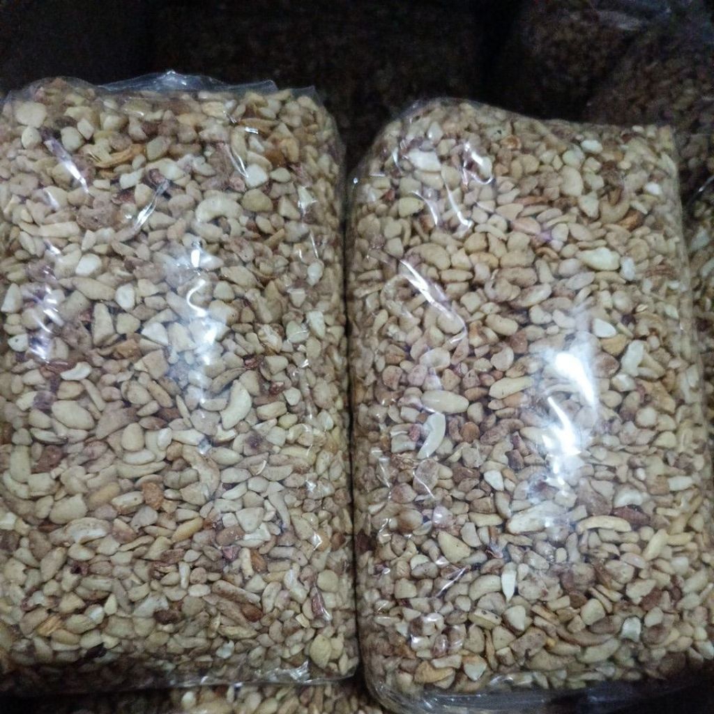 

KACANG MEDE MENTAH MENIR / KACANG METE MENIR