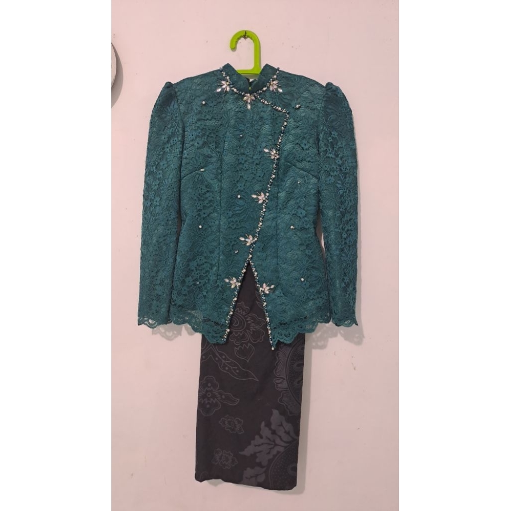 Kebaya emerald hijau