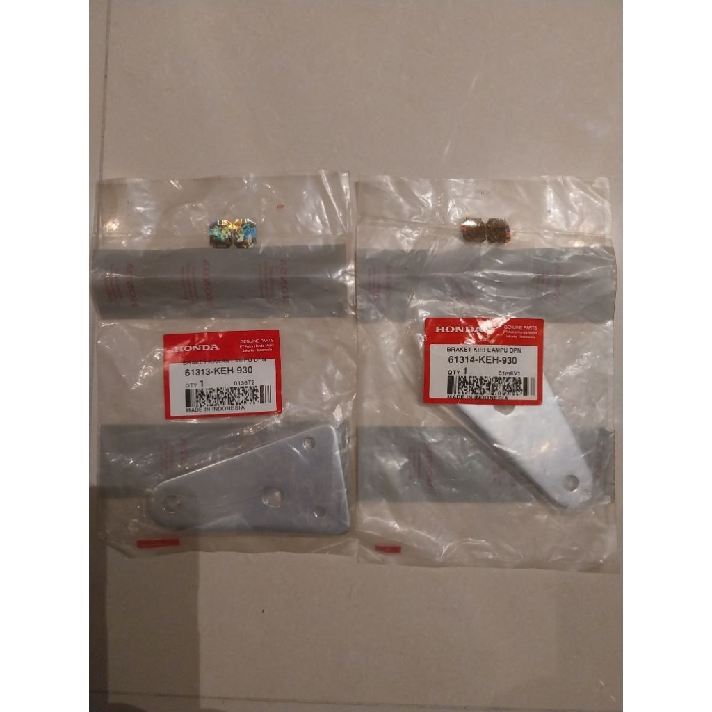 Kuping lampu atau bracket lampu depan kanan dan kiri untuk motor Mega pro old & Mega pro primus numb