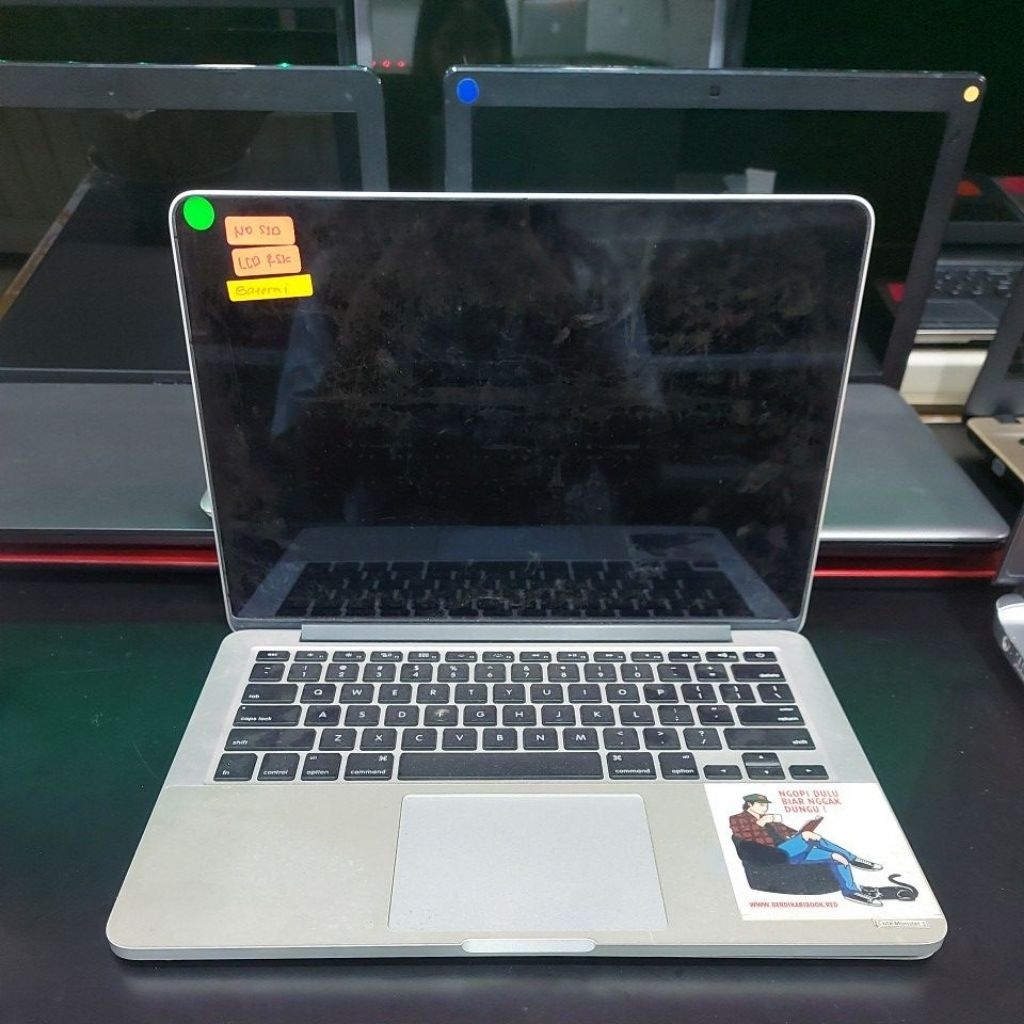 Laptop Macbook Pro A1502 jual kondisi seperti ini mati total minus lcd rusak tanpa ssd tanpa ram jua