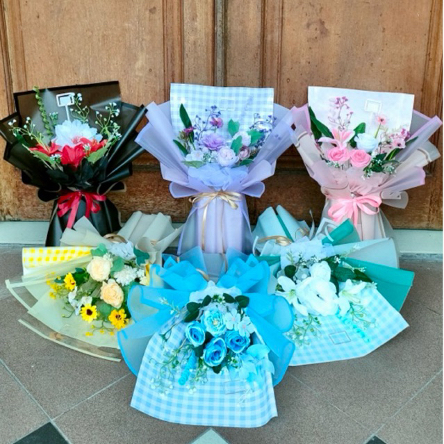 

Buket bunga artifisial gratis kartu ucapan