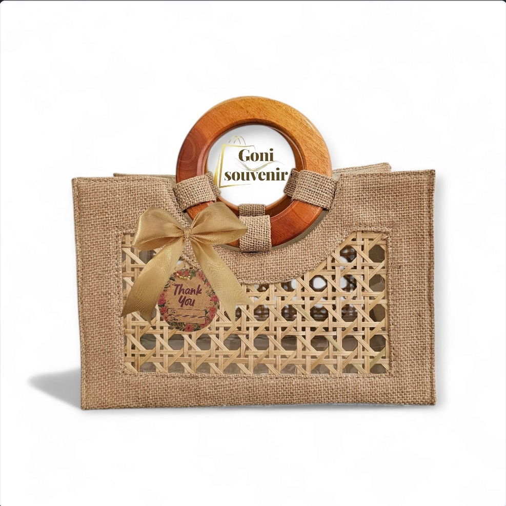 

Tas Goni Premium Sangat Cocok Untuk Souvenir , Hampers, Parcel, Wedding, Hampers Haji Umroh