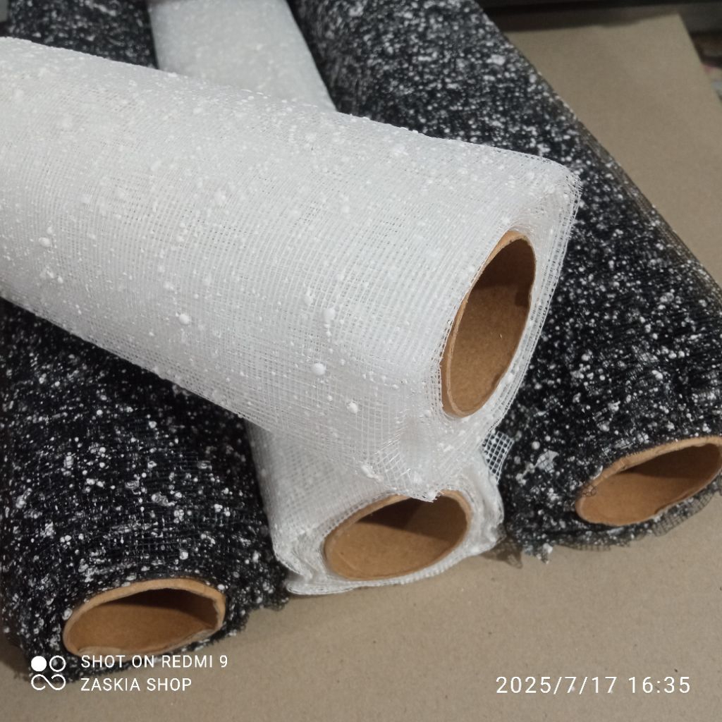 

TILE SALJU BUKET 1 ROLL = 4 YARD = 3,6 METER