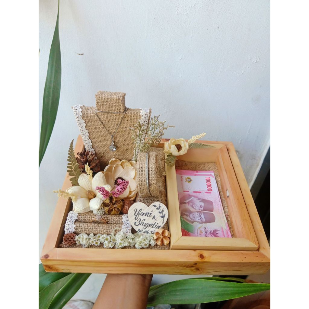 tempat perhiasan + kotak uang seserahan