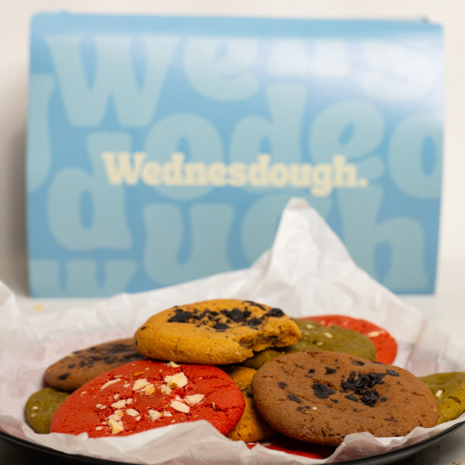 

WEDNESDOUGH PARTY BOX (ISI 8 | BEBAS PILIH VARIAN) | Homemade Soft Cookies | Fresh Baked Daily