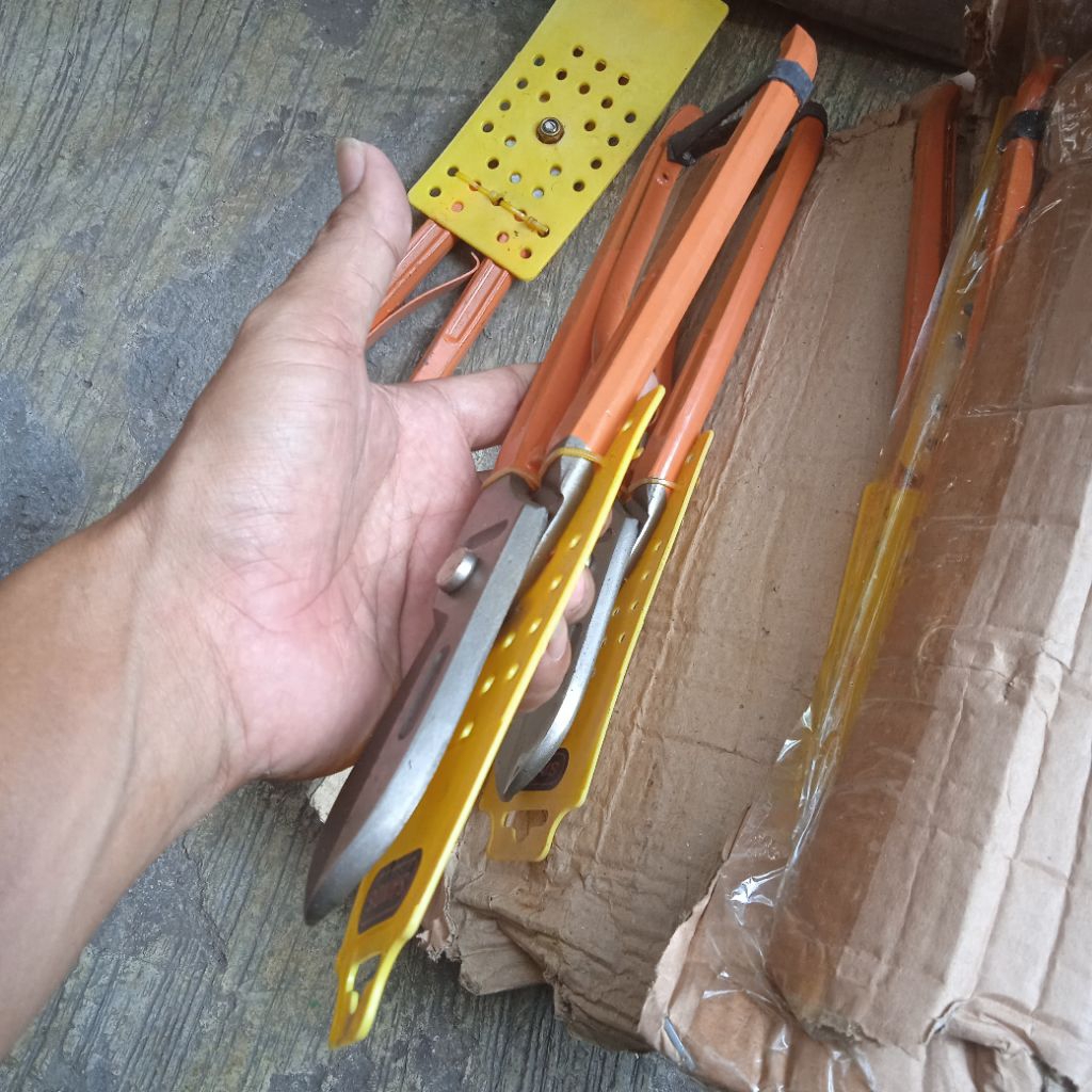 

Gunting seng 12 inch