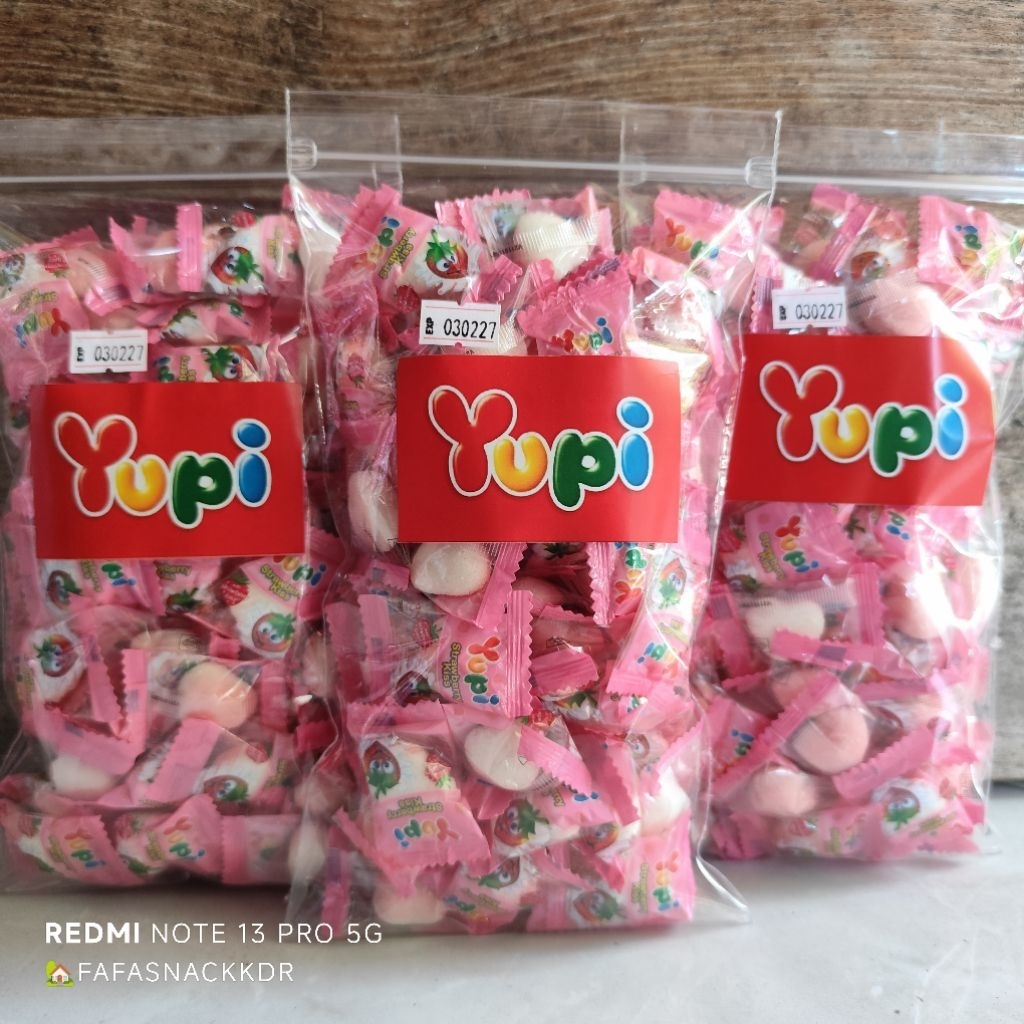 

Permen Yupi kiloan / Yupi Strawberry Kiss kemasan 200gr