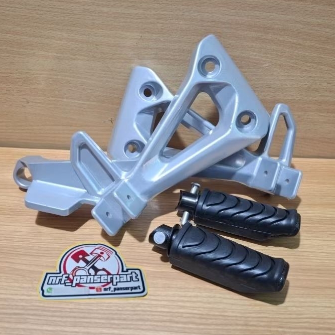 DUDUKAN STEP REVO ABSOLUTE 110/FOOT STEP BELAKANG HONDA BLADE 110 LAMA