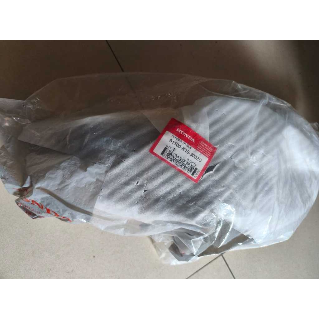 SPAKBOR DEPAN CB 150 R HITAM 61100-K15-900ZC