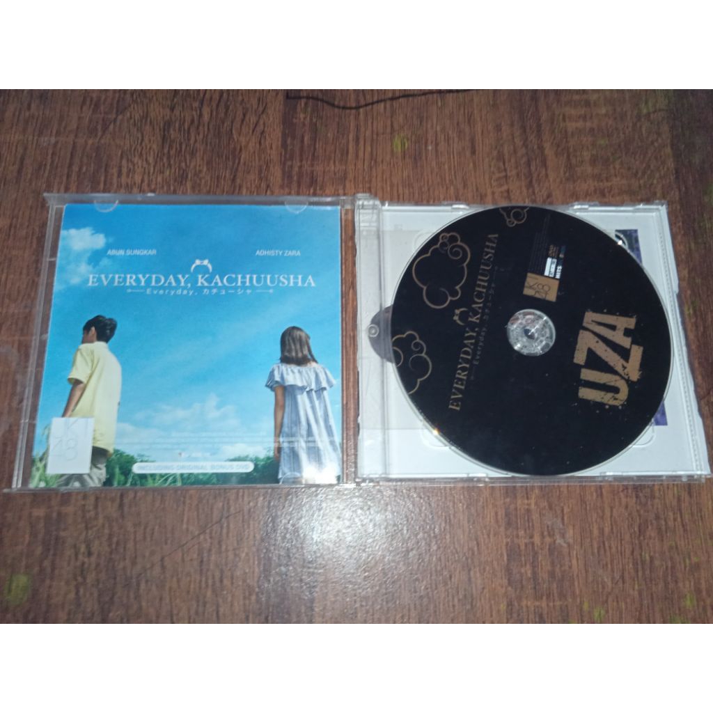 CD/DVD JKT48 Everyday Kachuusa/UZA