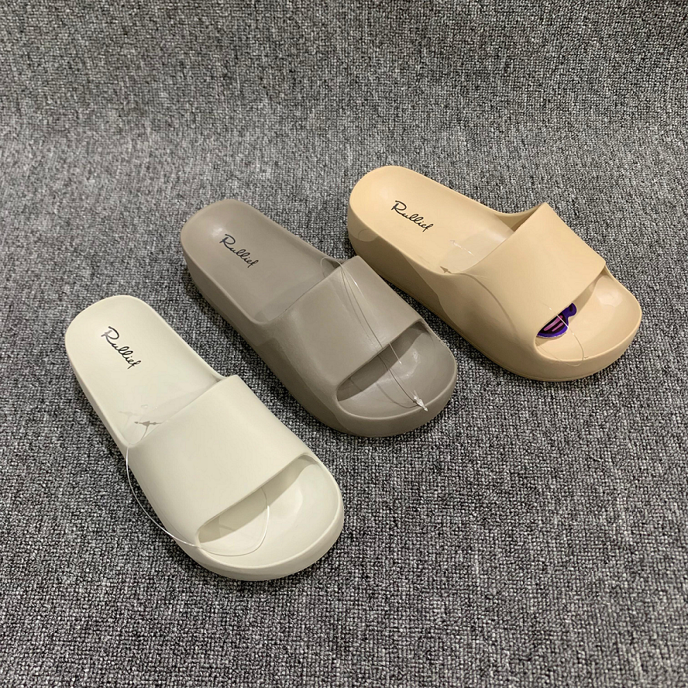 Sandal Selop Wanita Wedges Hak Tinggi 5 cm Rullief Rose Polos Sandal Spon Karet Ringan