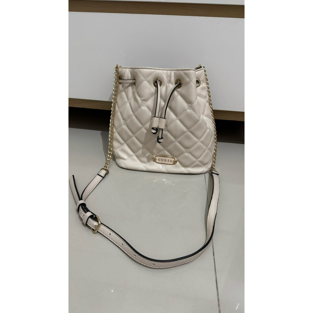 PRELOVED TAS GUESS SELEMPANG SLING BAG