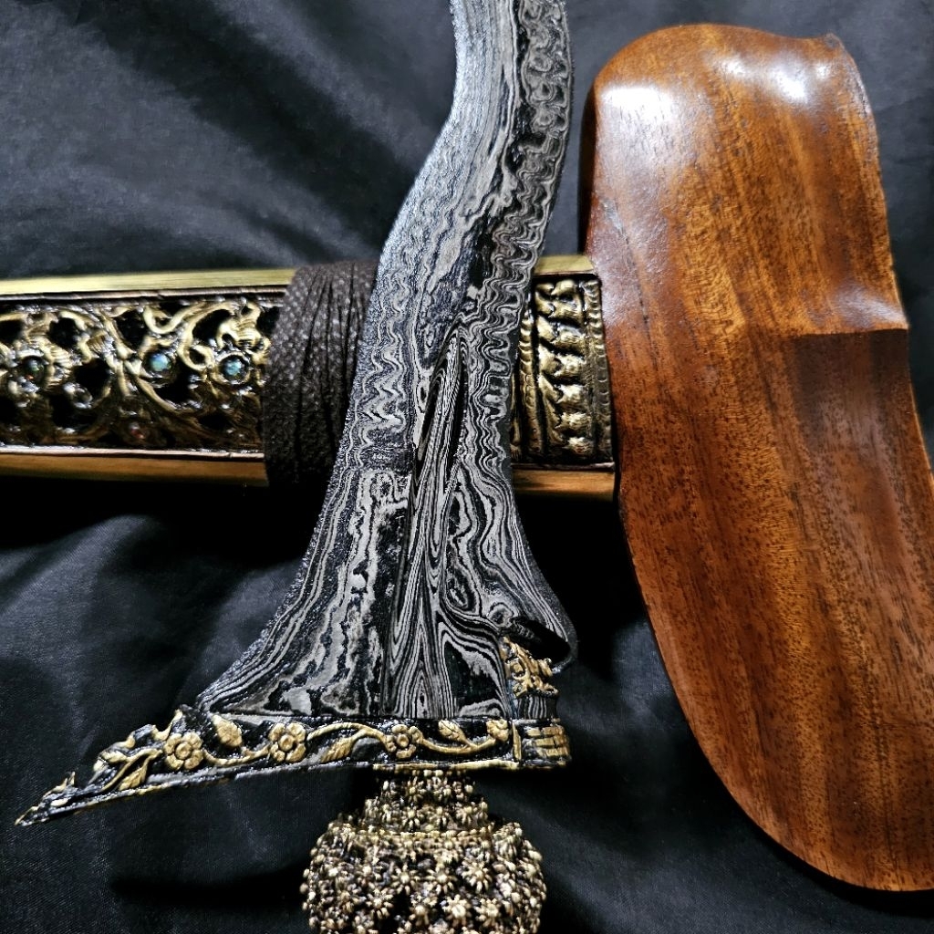 Keris Balebang Luk 7 Kinatah Sepuh Emas Pamor Untu Walang