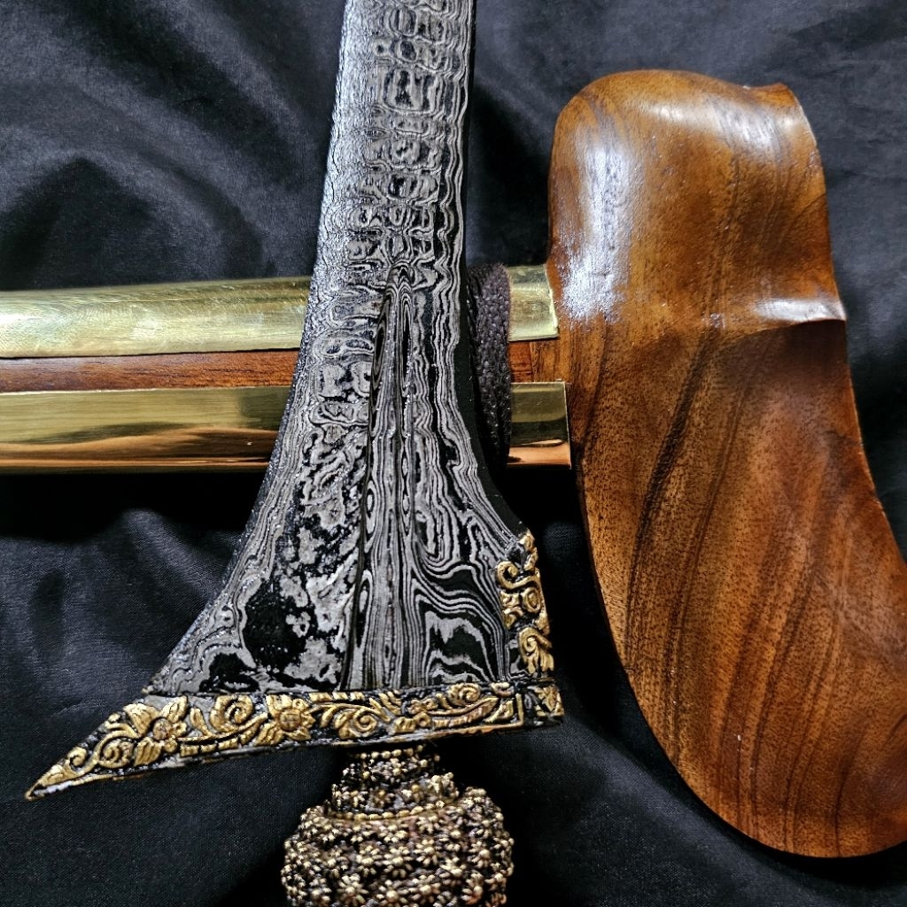 Keris Jalak Sangu Tumpeng Kinatah Sepuh Emas Pamor Untu Walang