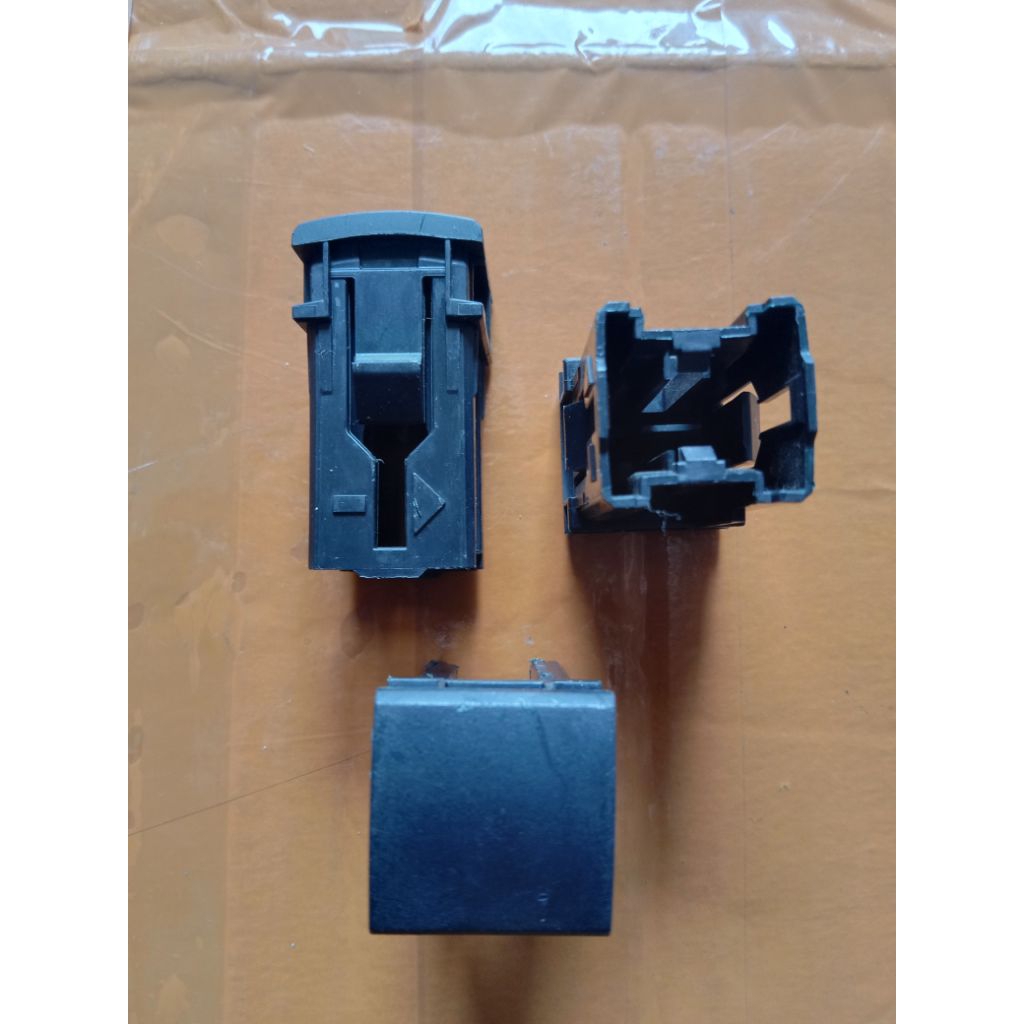 Cover tutup lubang switch dashboard Avanza original