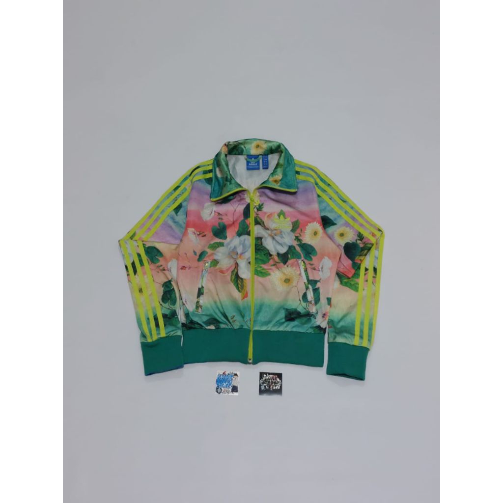 Tracktop Adidas Bunga
