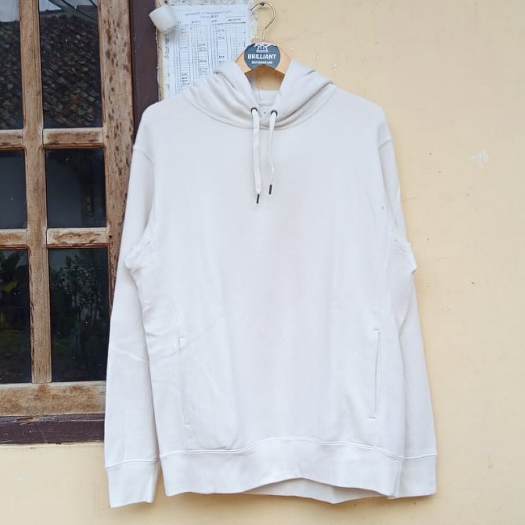 Hodie Uniqlo Putih sz L (minus hole)
