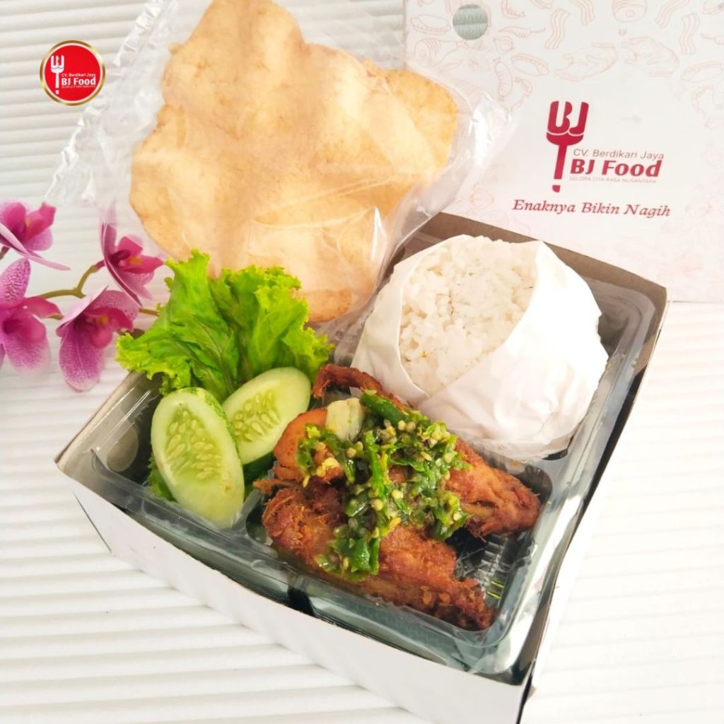 Nasi box / Nasi ayam cabe ijo / Ayam penyet / Ayam penyet cabe ijo / Nasi kotak / Nasi box enak
