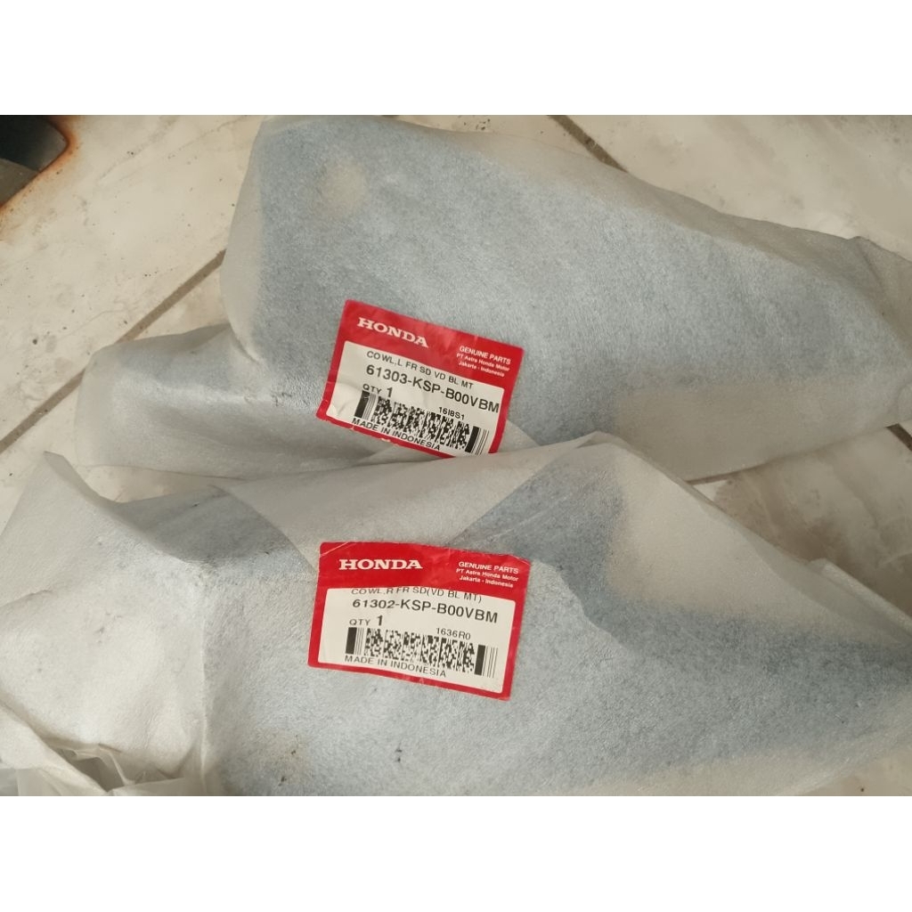 Cover kupingan lampu Megapro 2010 Biru Kanan Kiri 61303-KSP-B00VBM 61302-KSP-B00VBM