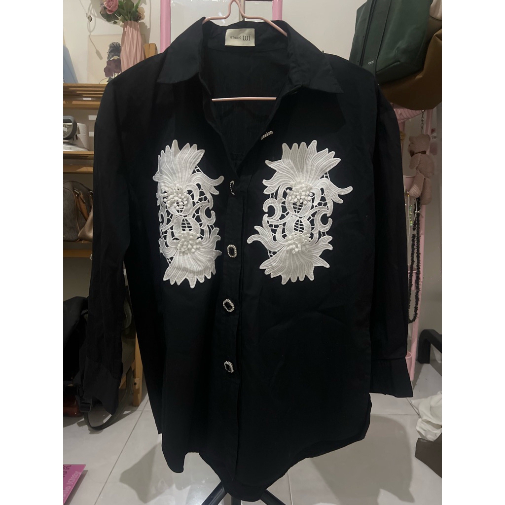 preloved studio tui black shirt