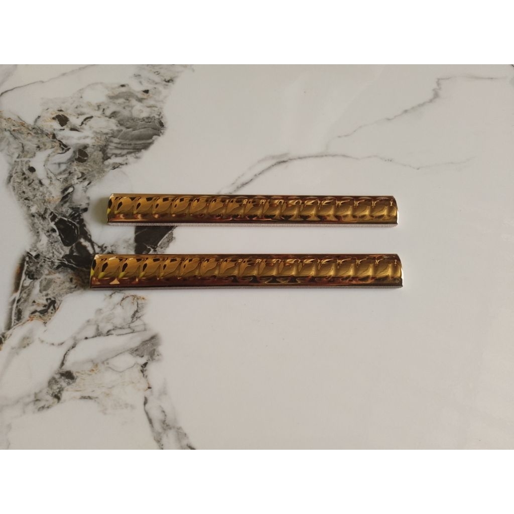 Bon Bon keramik / kuku macan keramik / list keramik warna emas warna gold mewah