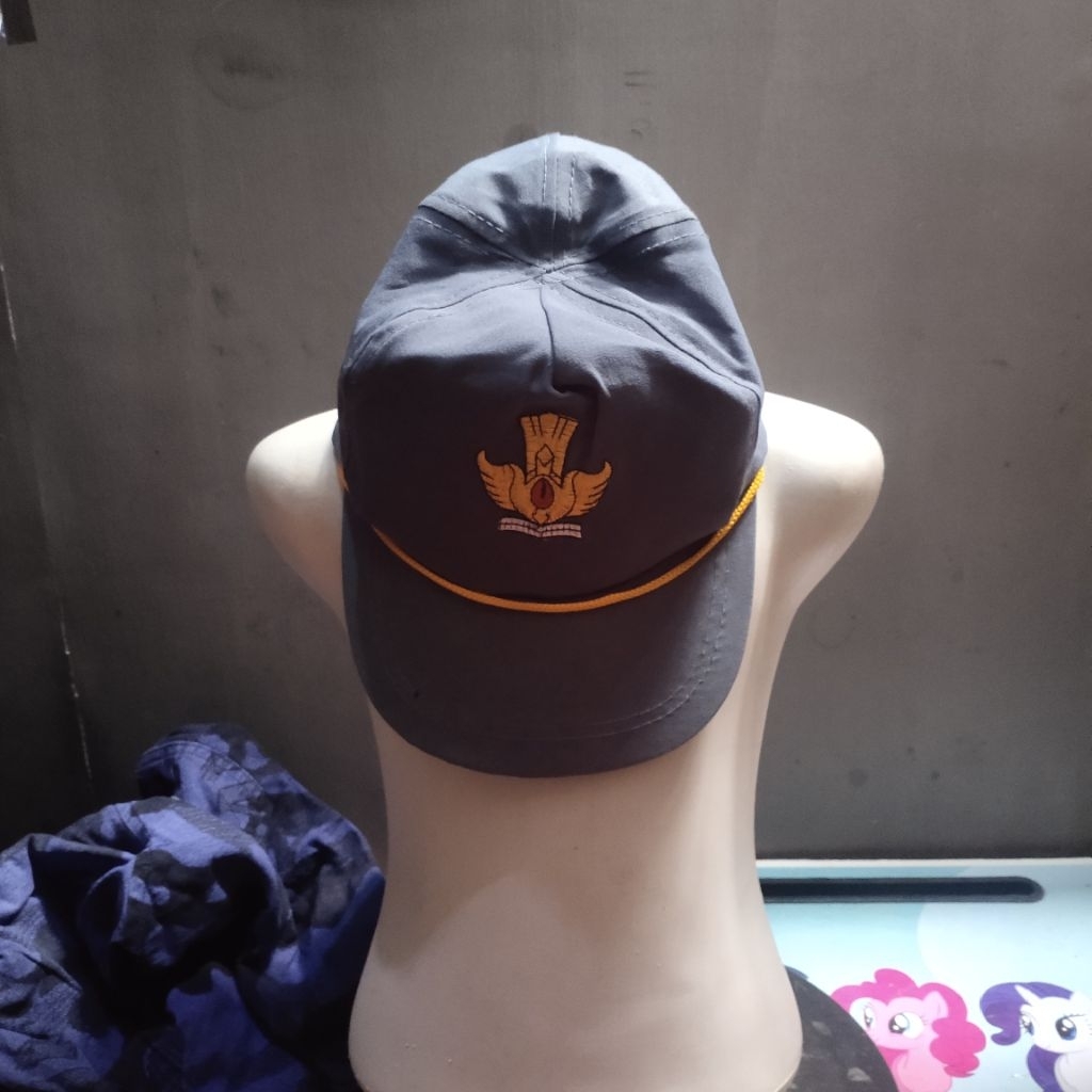 (b) topi SMA preloved