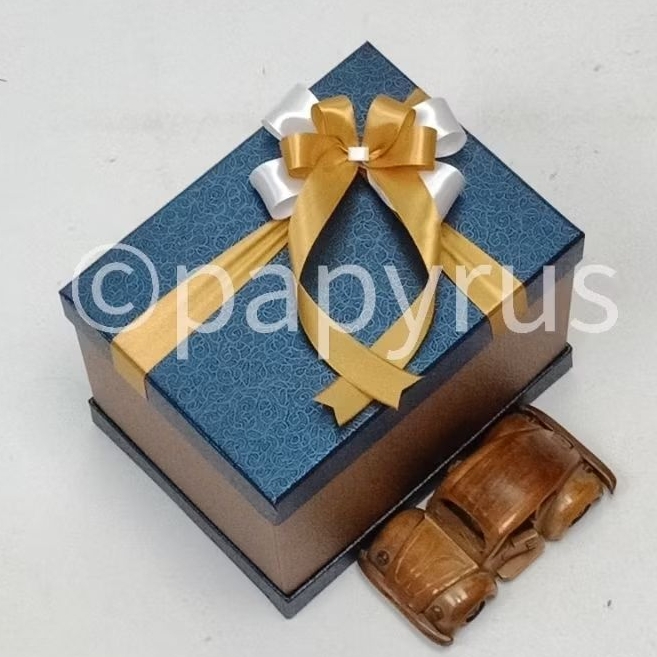 

PAPYRUS Sandwich 15x20 Tinggi 15cm Kotak Kado Gift Box V2