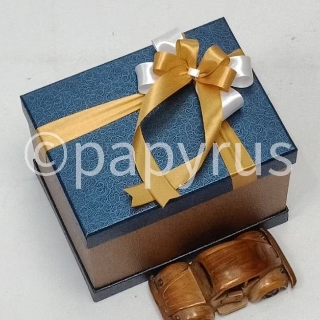 

PAPYRUS Sandwich 15x20 Tinggi 15cm Kotak Kado Gift Box V3
