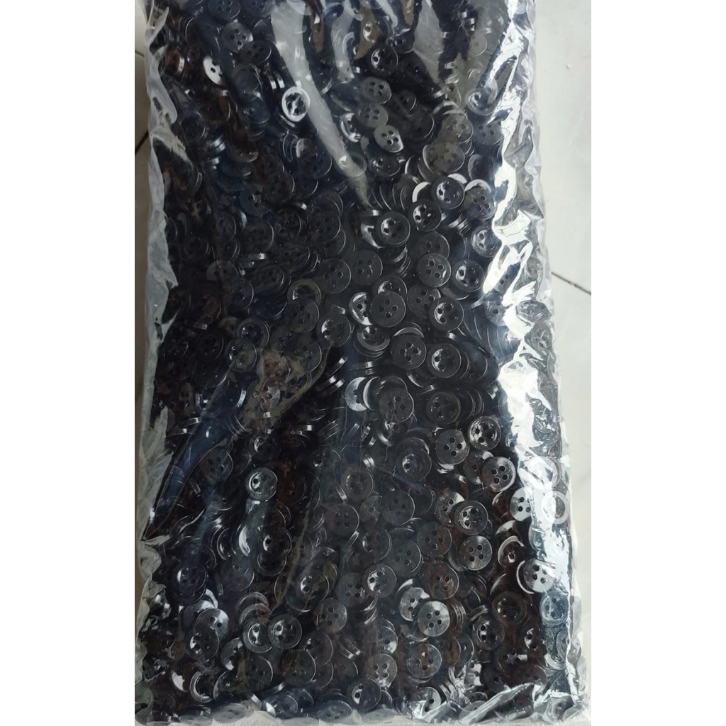 kancing 2 lubang terbaru