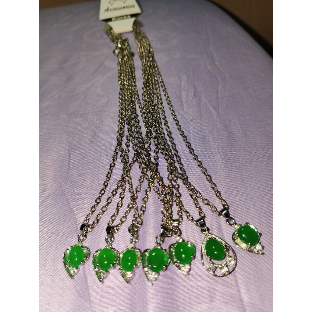 TERINTIS - KALUNG LIONTIN BATU GIOK HIJAU